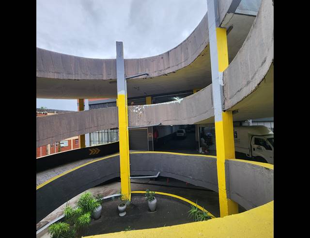 1,000M² WORKSHOP TO LET IN OVERPORT